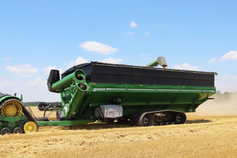 Brent Avalanche 3298 grain cart in action. (Courtesy photo.)