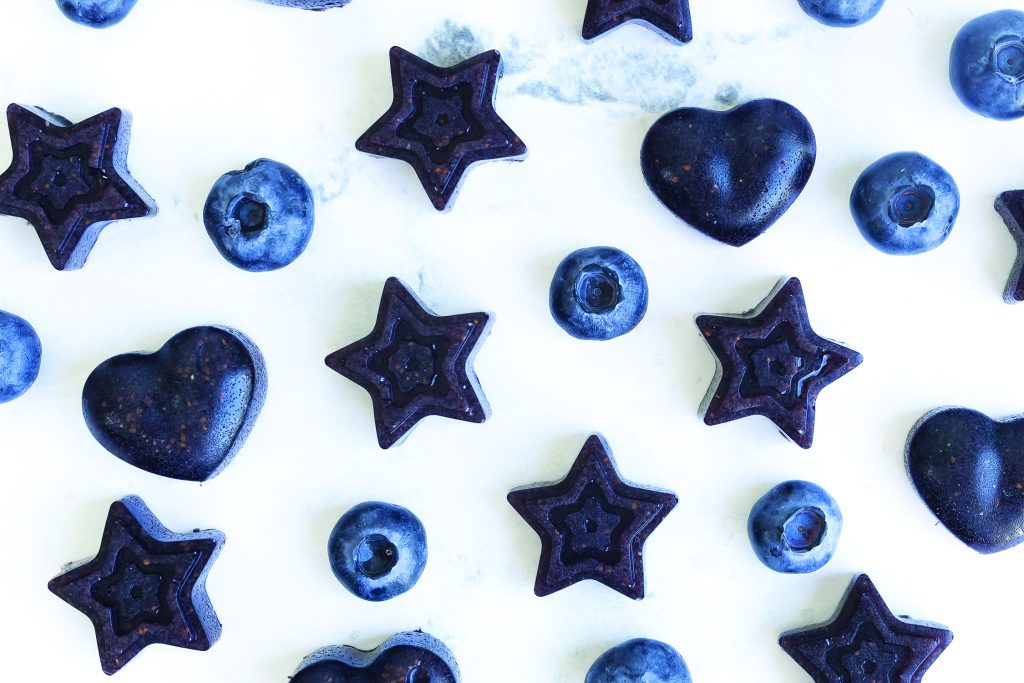 Blueberry Gummy Snacks (Family Features)