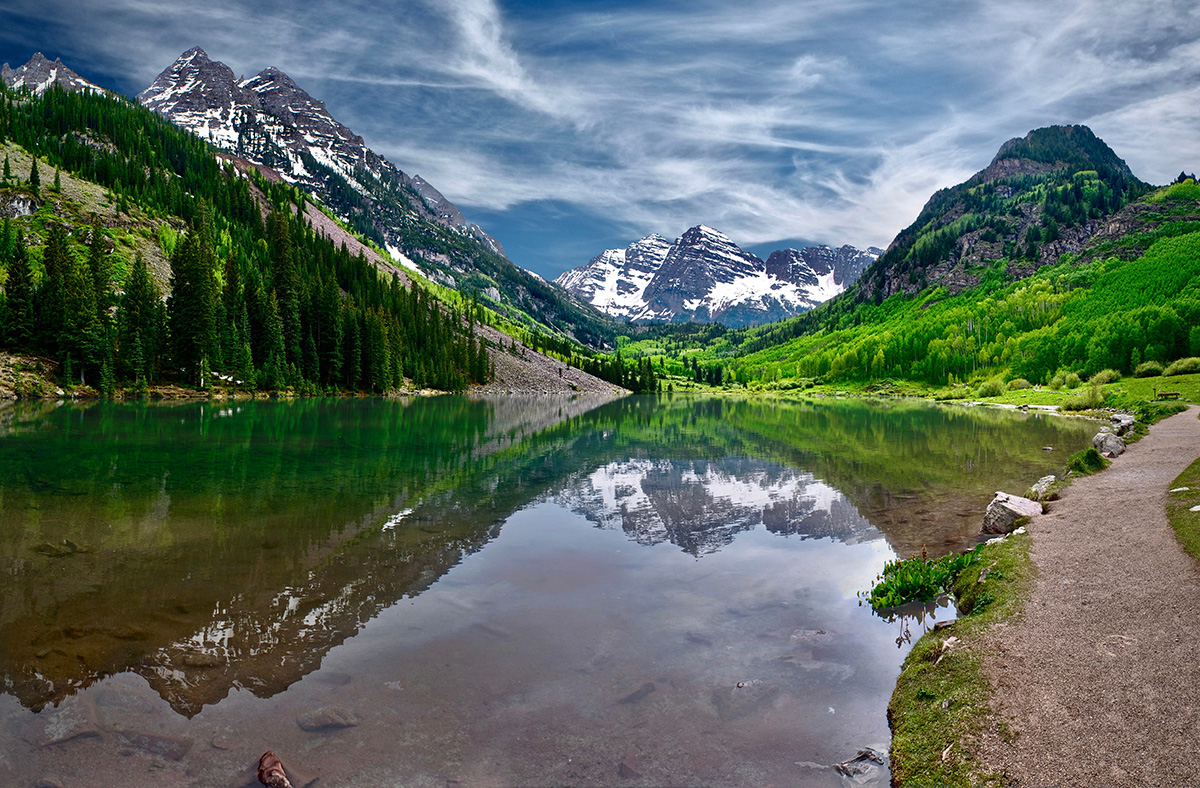 Maroon Bells reflections in calm clear water of Maroon Lake near Aspen, Colorado. (Adobe Stock │ #281184640 - aquamarine4)