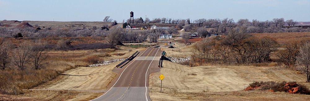 Country road in Oklahoma. (Adobe Stock-#424988478 │ Bennekom)