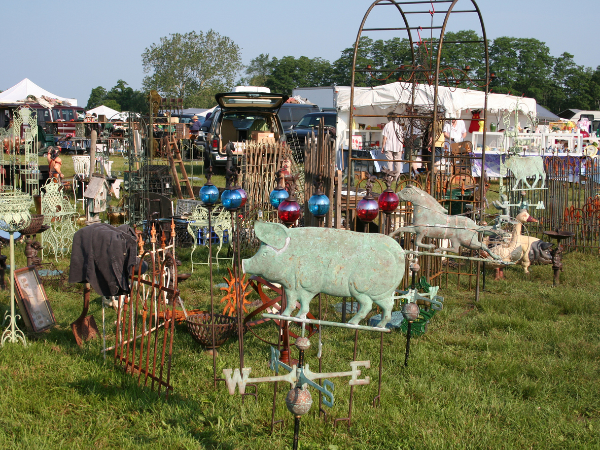 Items displayed at an outdoor Flea Market. (iStock-#139908894 │ nancykennedy)