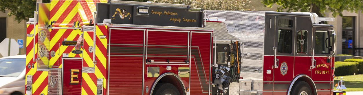 Emporia, Kansas: A fire engine responds to an emergency on a city street. (iStock-#2247184088 │ MattGush)